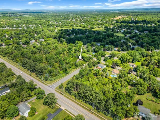 6 Fox Chase Run, Hillsborough, NJ 08844