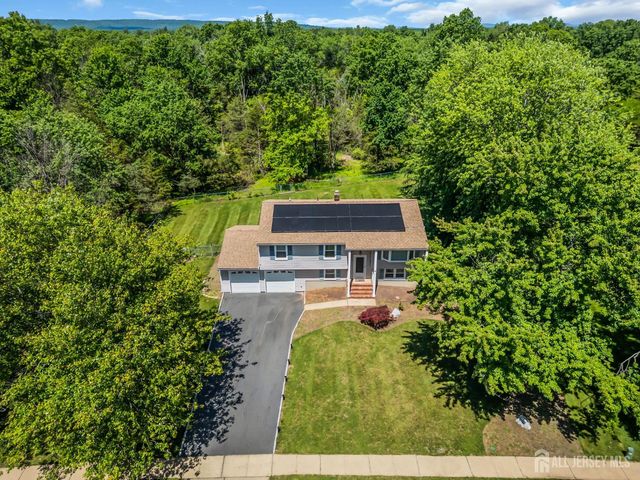 6 Fox Chase Run, Hillsborough, NJ 08844
