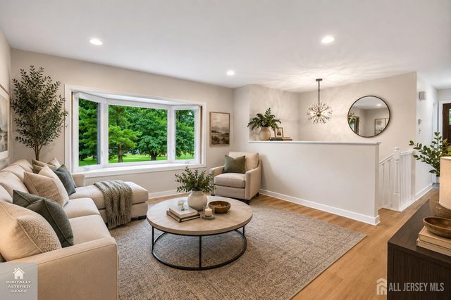 6 Fox Chase Run, Hillsborough, NJ 08844