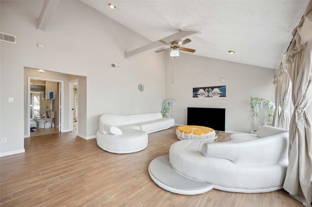 911 Brook Forest Drive, Conroe, TX 77385