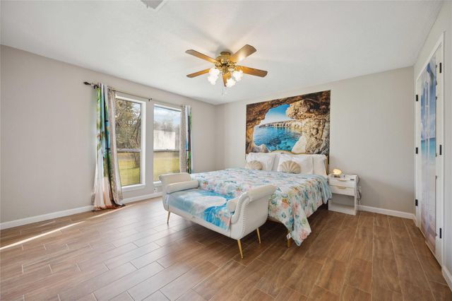 911 Brook Forest Drive, Conroe, TX 77385