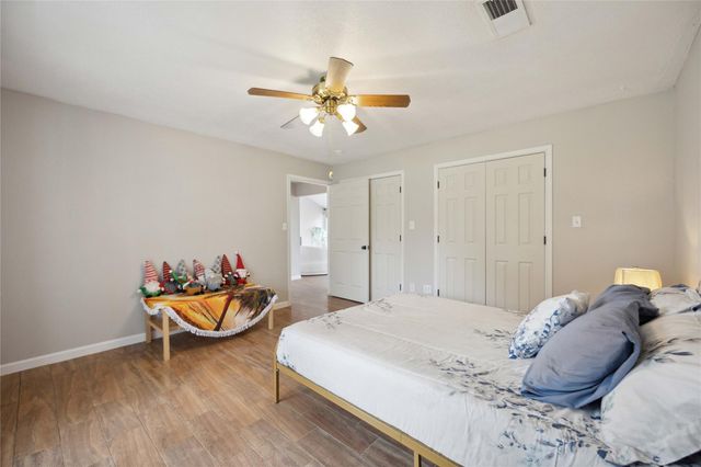 911 Brook Forest Drive, Conroe, TX 77385