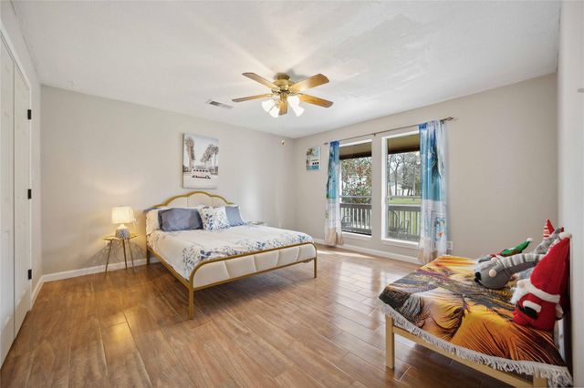 911 Brook Forest Drive, Conroe, TX 77385