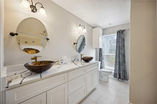 911 Brook Forest Drive, Conroe, TX 77385