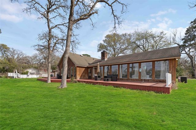 911 Brook Forest Drive, Conroe, TX 77385