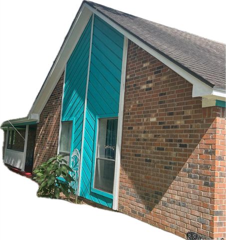 911 Brook Forest Drive, Conroe, TX 77385
