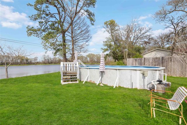 911 Brook Forest Drive, Conroe, TX 77385