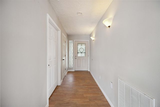 911 Brook Forest Drive, Conroe, TX 77385
