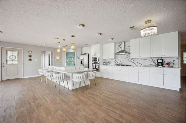 911 Brook Forest Drive, Conroe, TX 77385