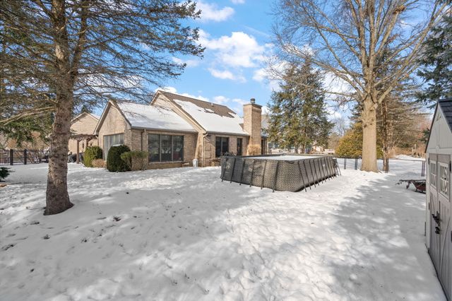 1555 Maumee Drive, Valparaiso, IN 46385