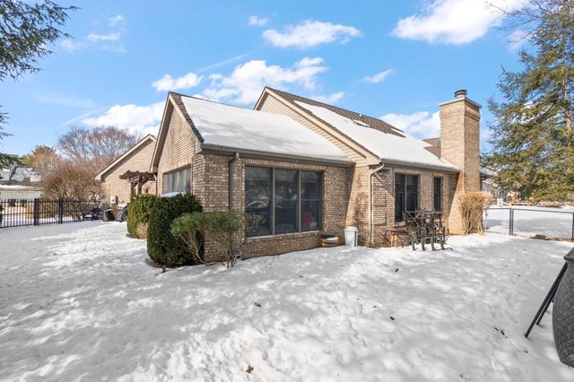 1555 Maumee Drive, Valparaiso, IN 46385