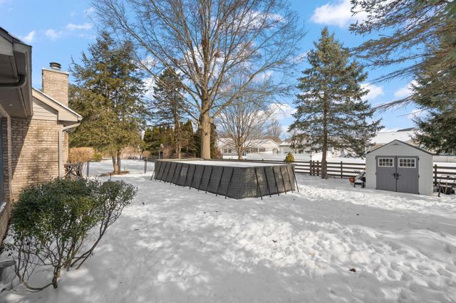 1555 Maumee Drive, Valparaiso, IN 46385