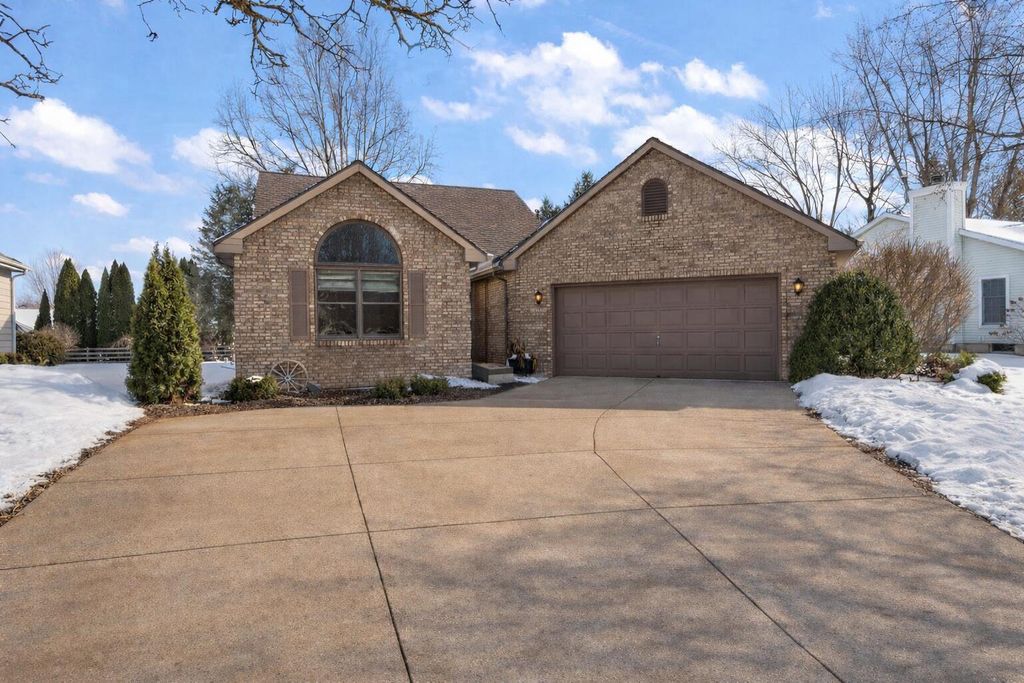 1555 Maumee Drive, Valparaiso, IN 46385