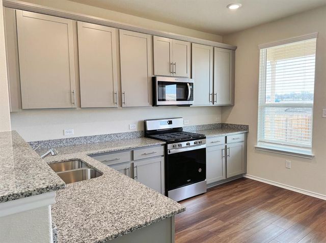 916 Papaya DR, Buda, TX 78610