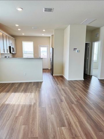 916 Papaya DR, Buda, TX 78610