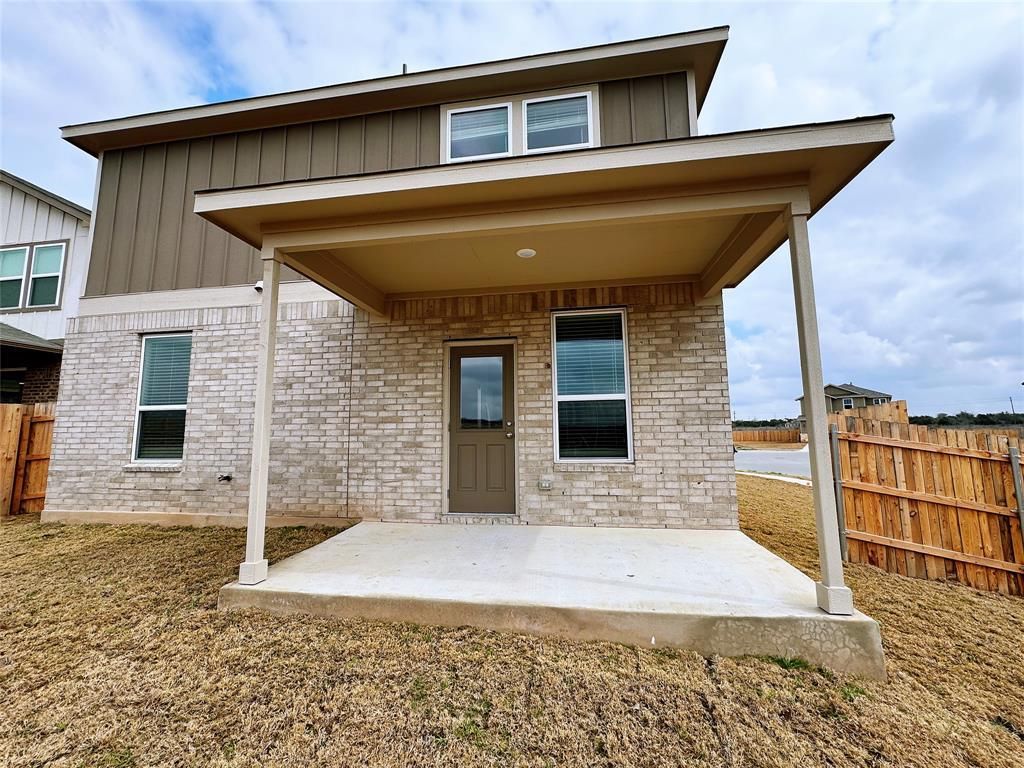 916 Papaya DR, Buda, TX 78610