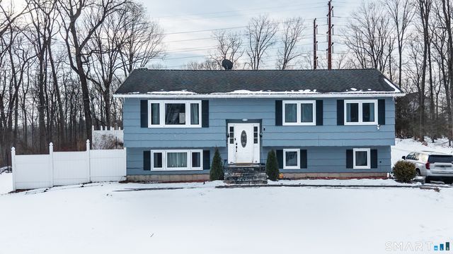 6 Chaucer Drive, Shelton, CT 06484