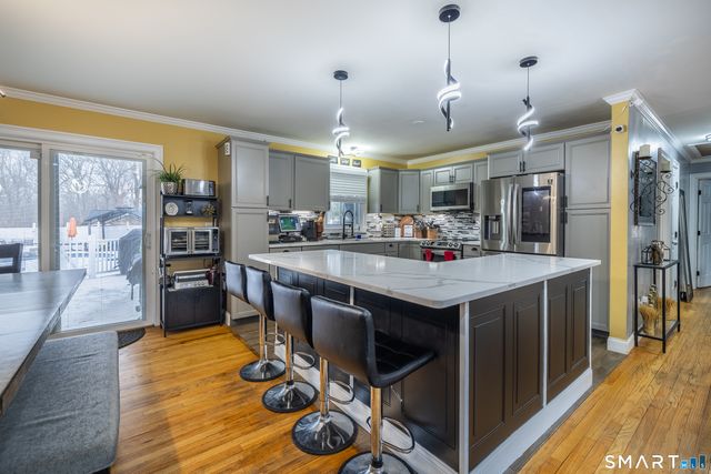 6 Chaucer Drive, Shelton, CT 06484