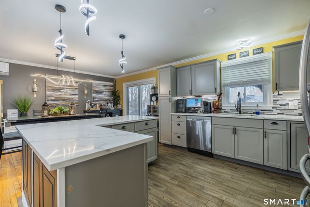 6 Chaucer Drive, Shelton, CT 06484