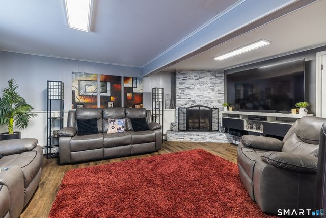 6 Chaucer Drive, Shelton, CT 06484