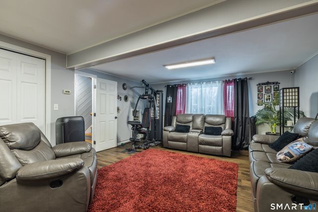 6 Chaucer Drive, Shelton, CT 06484