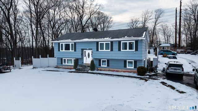 6 Chaucer Drive, Shelton, CT 06484