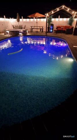 6 Chaucer Drive, Shelton, CT 06484