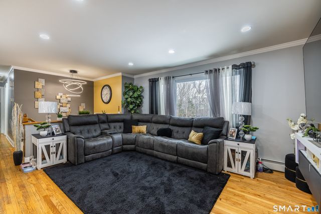 6 Chaucer Drive, Shelton, CT 06484