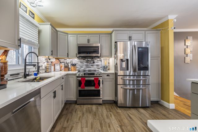 6 Chaucer Drive, Shelton, CT 06484