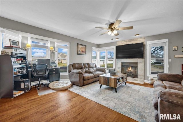 2301 ARLINGTON Circle, Pekin, IL 61554