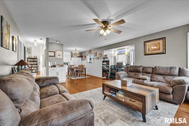 2301 ARLINGTON Circle, Pekin, IL 61554