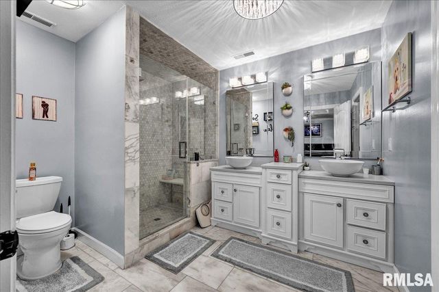 2301 ARLINGTON Circle, Pekin, IL 61554