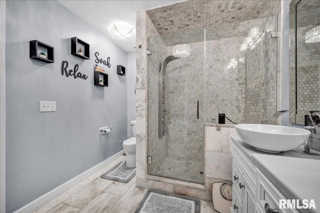 2301 ARLINGTON Circle, Pekin, IL 61554