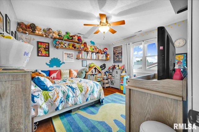 2301 ARLINGTON Circle, Pekin, IL 61554