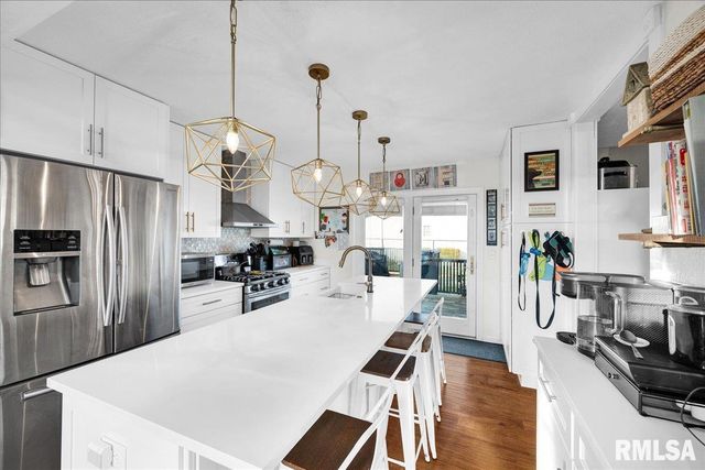 2301 ARLINGTON Circle, Pekin, IL 61554