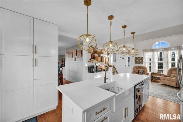 2301 ARLINGTON Circle, Pekin, IL 61554