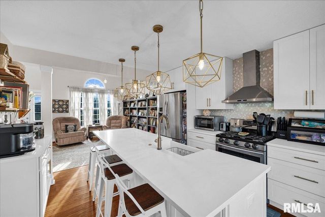 2301 ARLINGTON Circle, Pekin, IL 61554