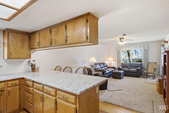 6008 Amber Oaks Avenue, Bakersfield, CA 93306