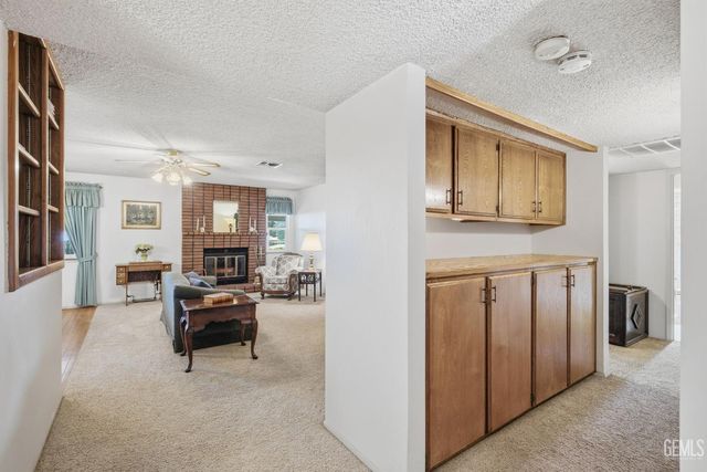 6008 Amber Oaks Avenue, Bakersfield, CA 93306
