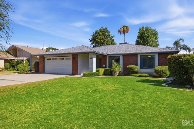6008 Amber Oaks Avenue, Bakersfield, CA 93306