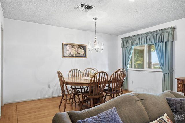 6008 Amber Oaks Avenue, Bakersfield, CA 93306