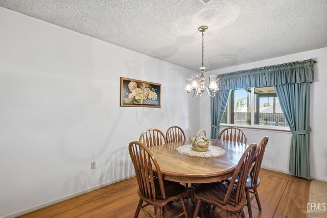 6008 Amber Oaks Avenue, Bakersfield, CA 93306