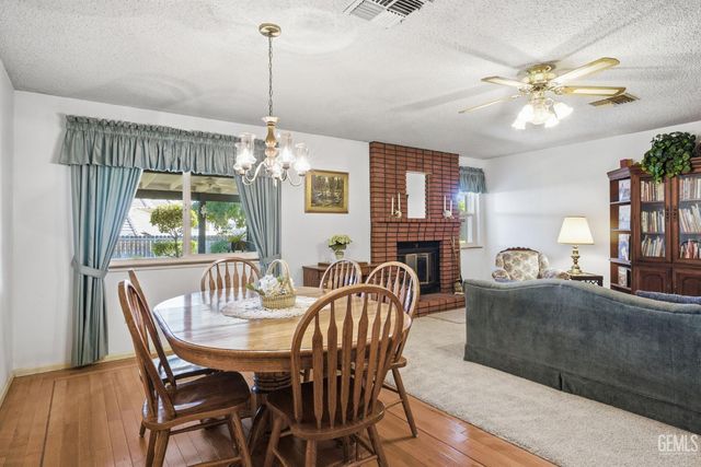 6008 Amber Oaks Avenue, Bakersfield, CA 93306