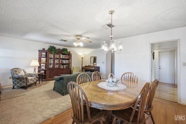 6008 Amber Oaks Avenue, Bakersfield, CA 93306