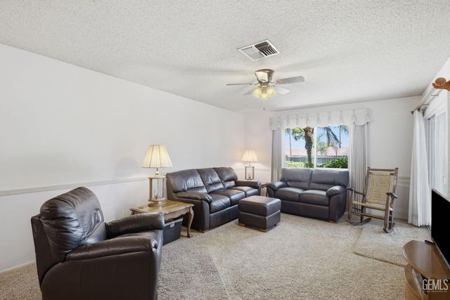 6008 Amber Oaks Avenue, Bakersfield, CA 93306
