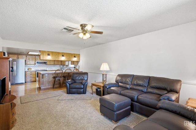 6008 Amber Oaks Avenue, Bakersfield, CA 93306