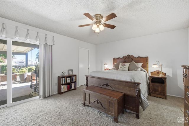 6008 Amber Oaks Avenue, Bakersfield, CA 93306
