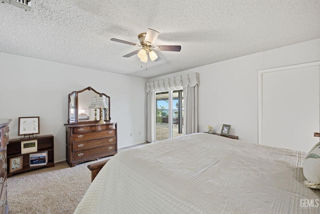 6008 Amber Oaks Avenue, Bakersfield, CA 93306