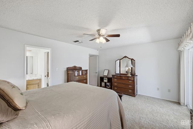 6008 Amber Oaks Avenue, Bakersfield, CA 93306