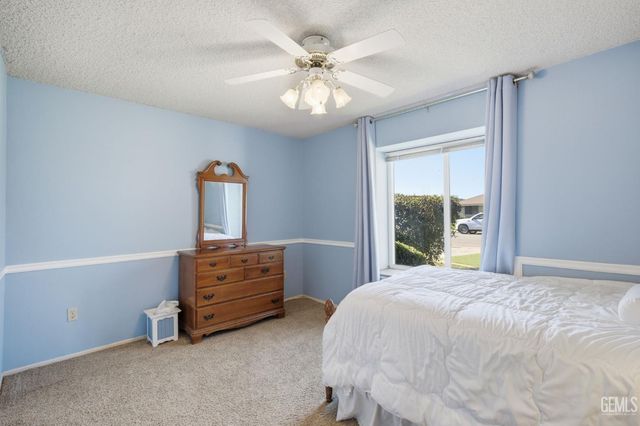 6008 Amber Oaks Avenue, Bakersfield, CA 93306